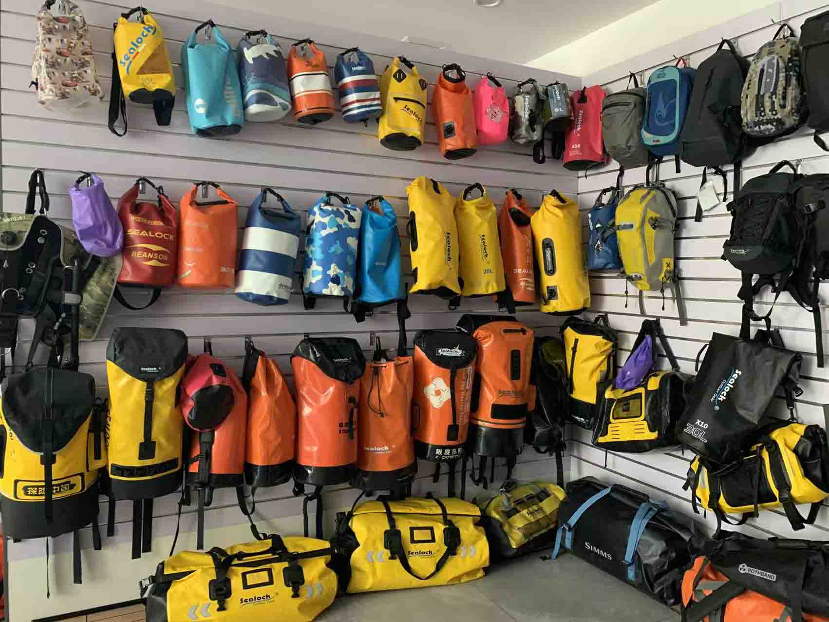 Waterdichte droge tas voor raften: essentiële kenmerken voor wildwaterbescherming